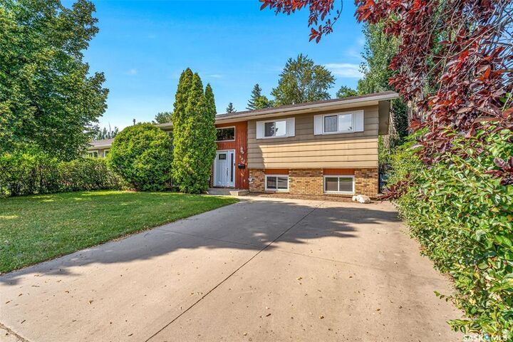 Property Photo:  542 Redberry Road  SK S7K 4S3 