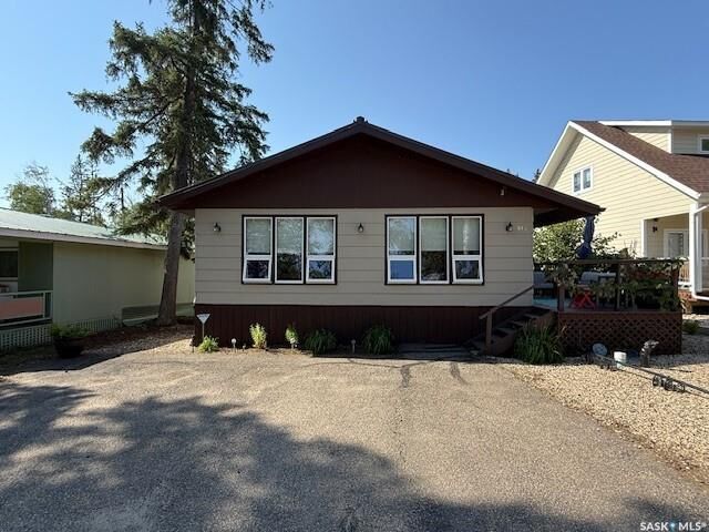 Property Photo:  815 Lakeshore Avenue  SK S0A 1S0 