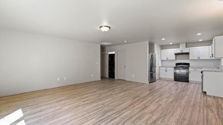 Property Photo: 414 Whitefish Ln WA 99301