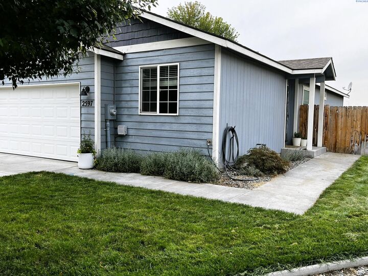 Property Photo:  2597 Jason Loop  WA 99352 