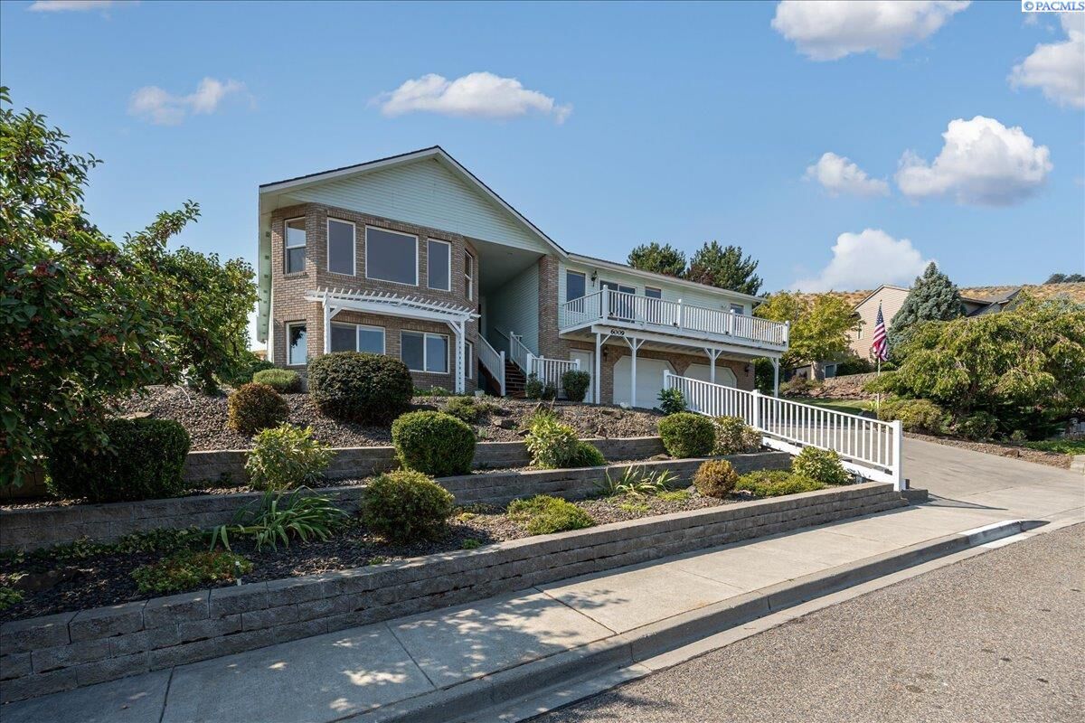 Property Photo: 6009 W 26th Ave WA 99338