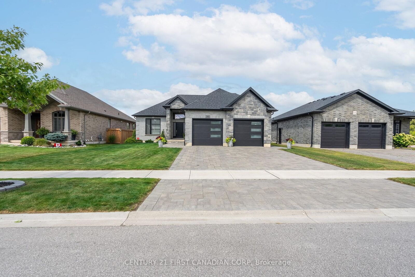 Property Photo:  16 Foxborough Place  ON N0M 2P0 