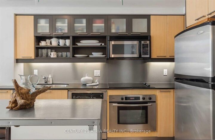 Property Photo: 36 Blue Jays Way 723 ON M5V 3T3