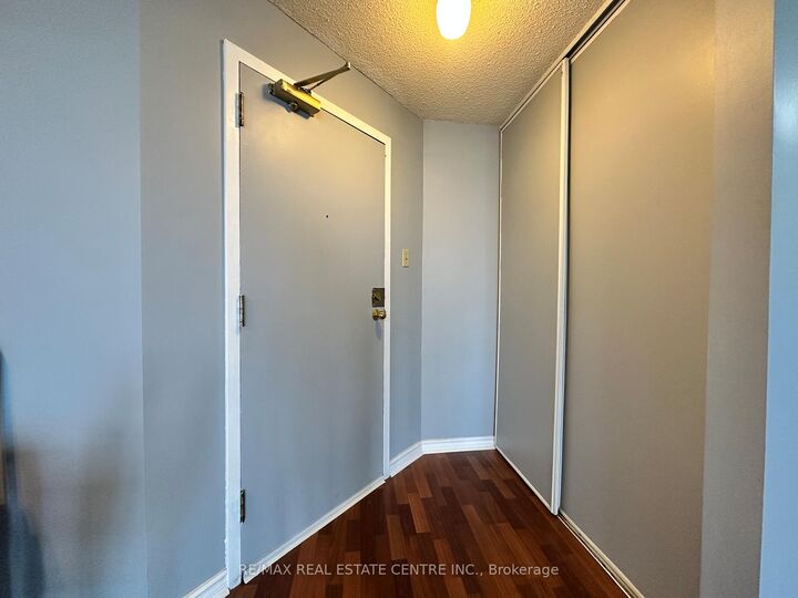 Property Photo: 25 Trailwood Drive Ph5 ON L4Z 3K9