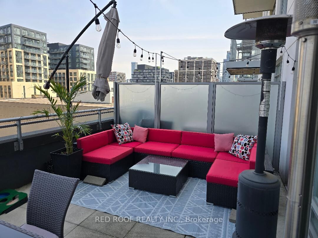 Property Photo: 525 Adelaide Street W 909 ON M5V 0N7