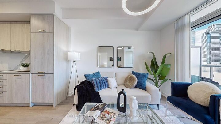 Property Photo:  38 Honeycrisp Crescent 818  ON L4K 0M7