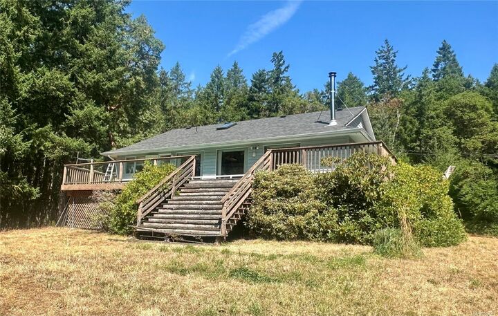 Property Photo:  229 Cormorant Cres  BC V8K 1G8 
