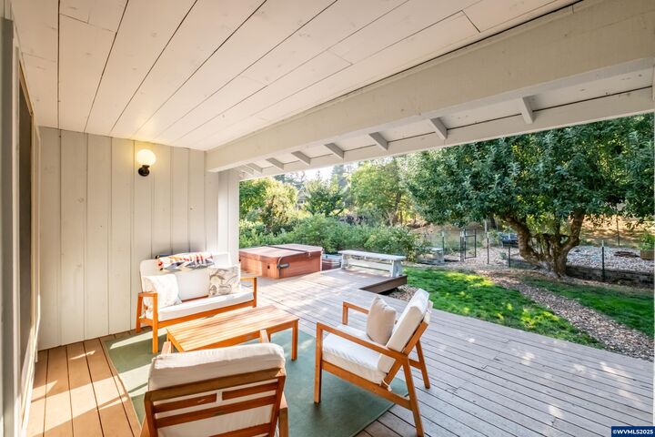 Property Photo:  1430 NW Greenwood Pl  OR 97330 