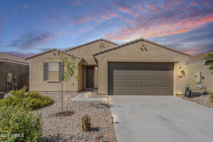 Property Photo:  864 W Blue Ridge Drive  AZ 85140 