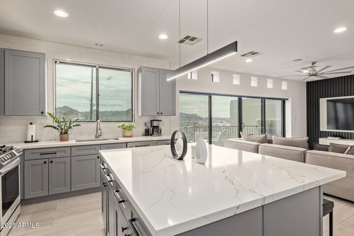 Property Photo:  10011 N 1st Avenue  AZ 85021 