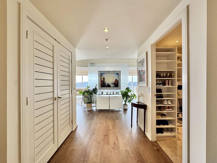 Property Photo:  388 Drake Street  BC V6B 6A8 