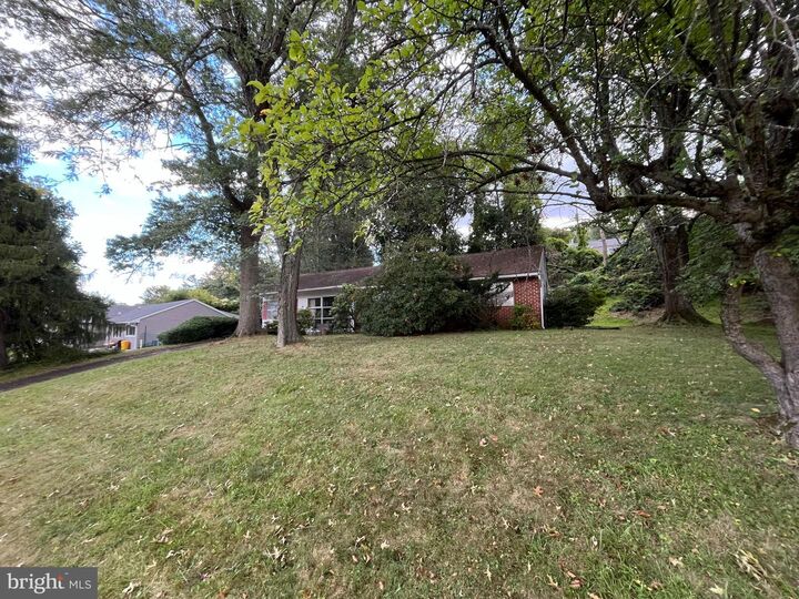 Property Photo:  1306 Stotesbury Avenue  PA 19038 