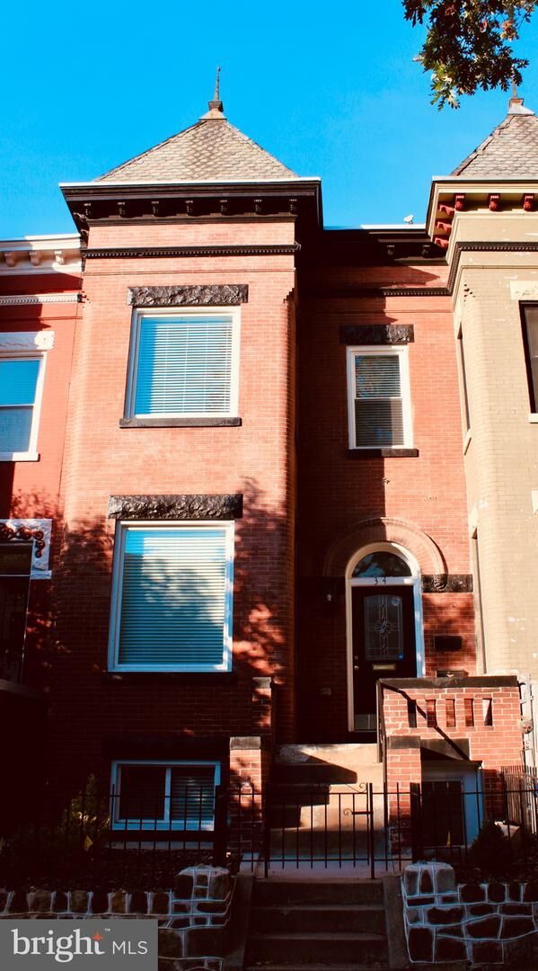 Property Photo:  34 Quincy Place NE  DC 20002 