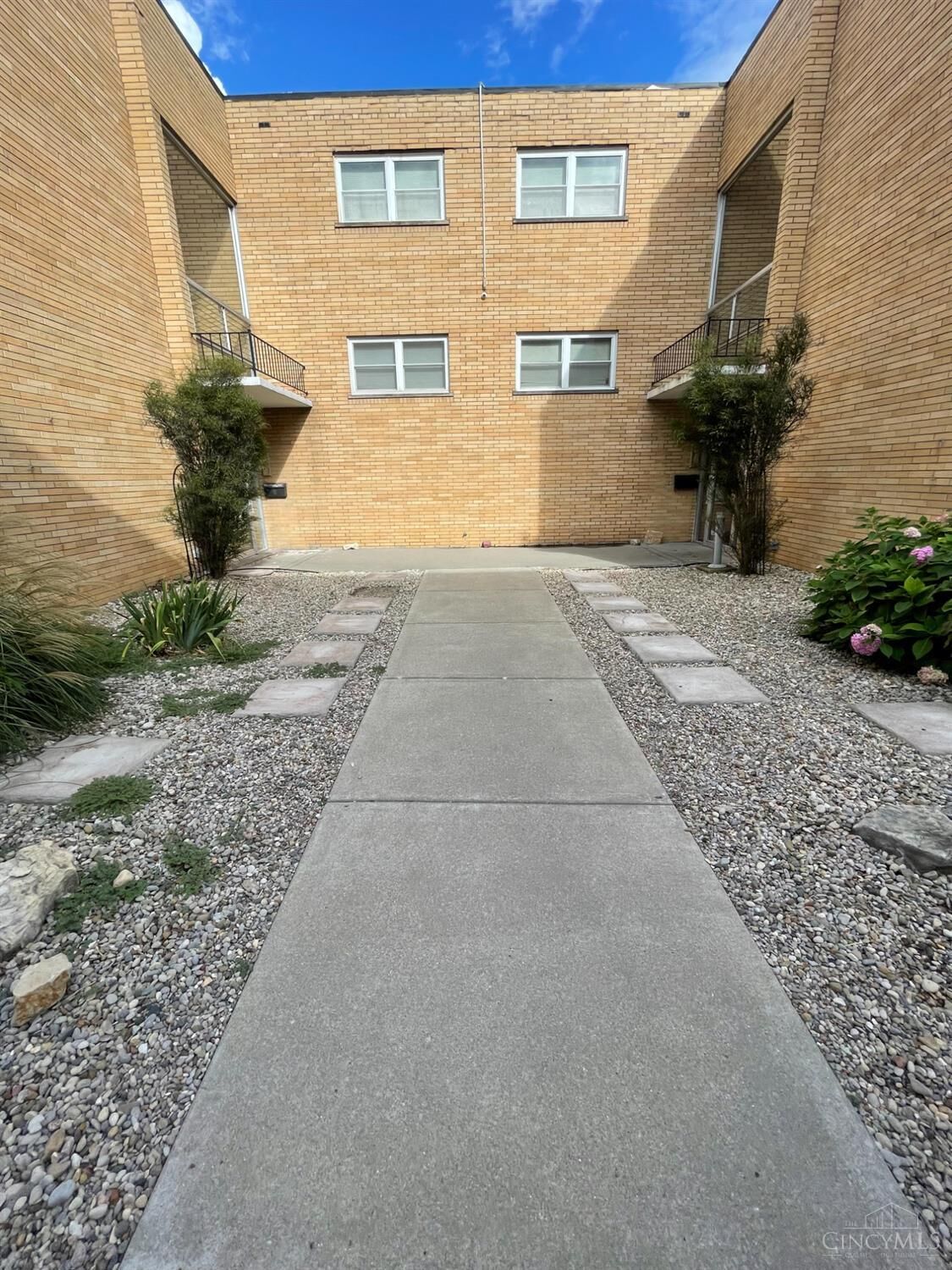 Property Photo: 3321 Camvic Terrace OH 45211