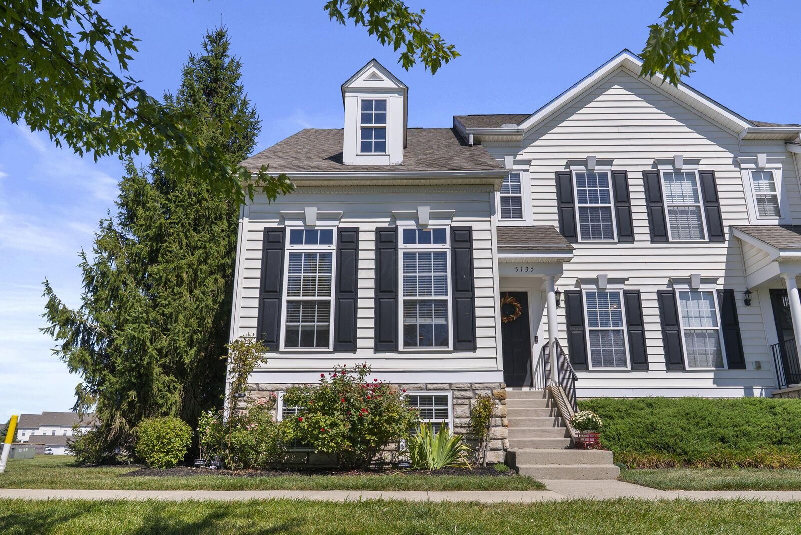 Property Photo:  5135 Twin Falls Drive  OH 43016 