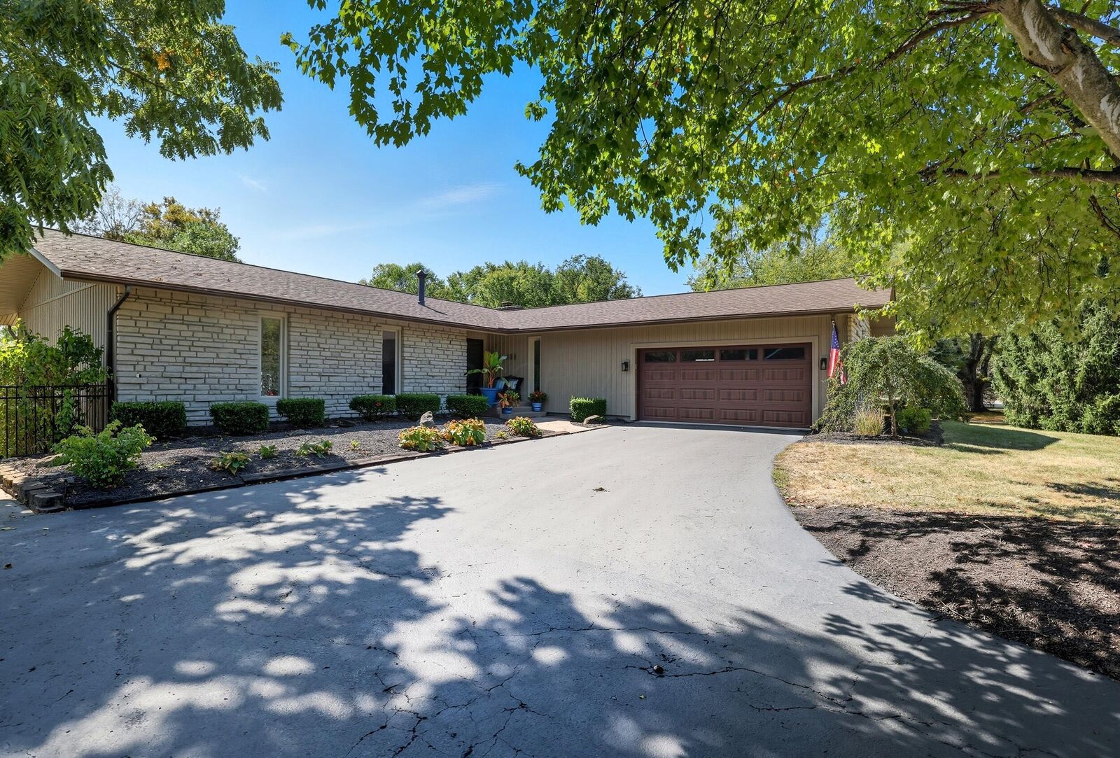 Property Photo:  941 Clubview S Boulevard  OH 43235 