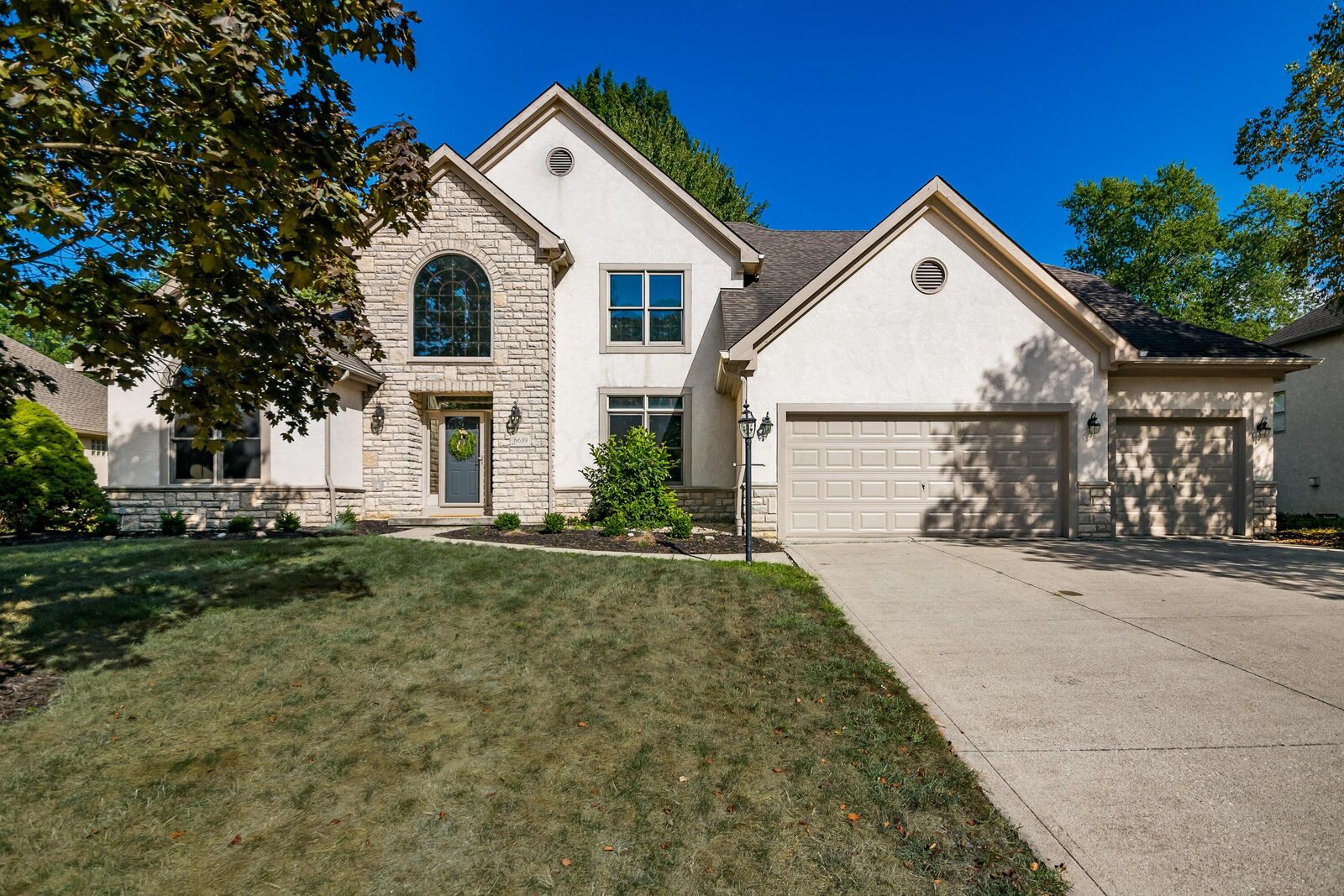Property Photo:  6639 Meadow Glen Dr S  OH 43082 