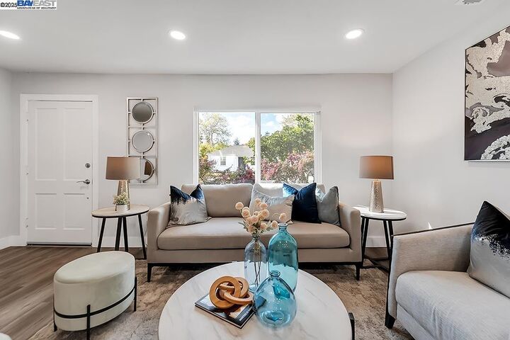 Property Photo:  338 Orchard Ave  CA 94085 