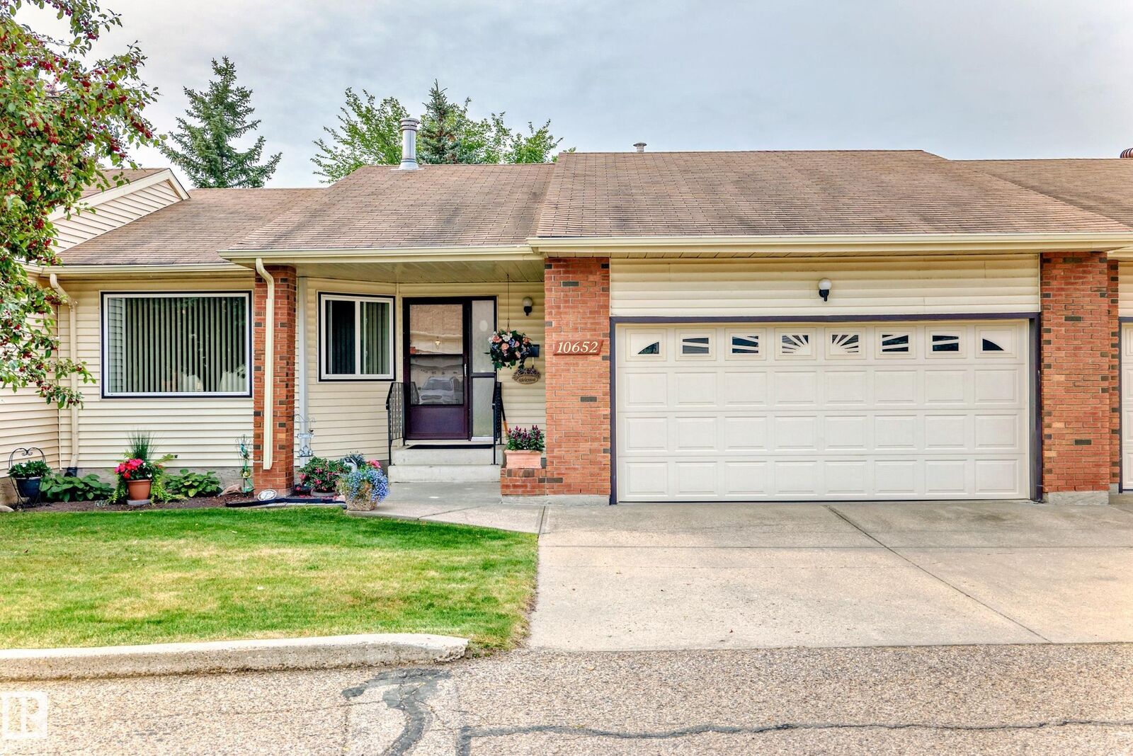 Property Photo:  10652 153 Avenue NW  AB T5X 5R8 