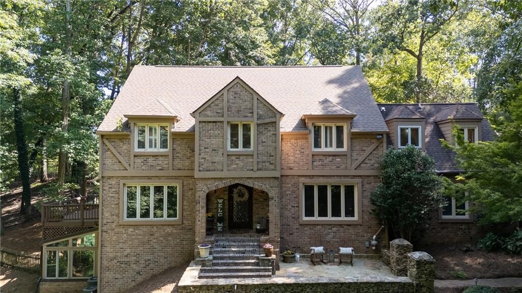 Property Photo: 430 Huntcliff Green GA 30350