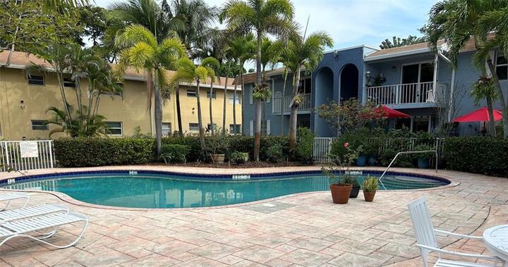 Property Photo: 2607 NE 8th Ave 28 FL 33334