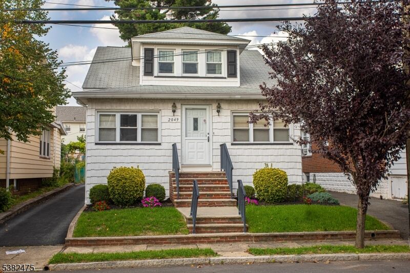 Property Photo:  2049 Tyler St  NJ 07083 