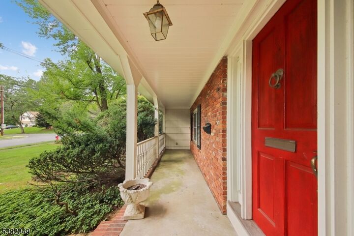 Property Photo:  2 Barchester Way  NJ 07090 