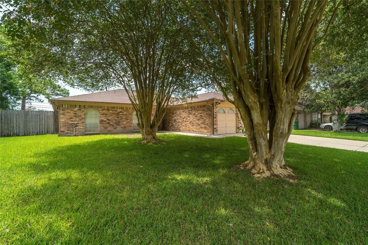 Property Photo: 16002 La Avenida Drive TX 77062