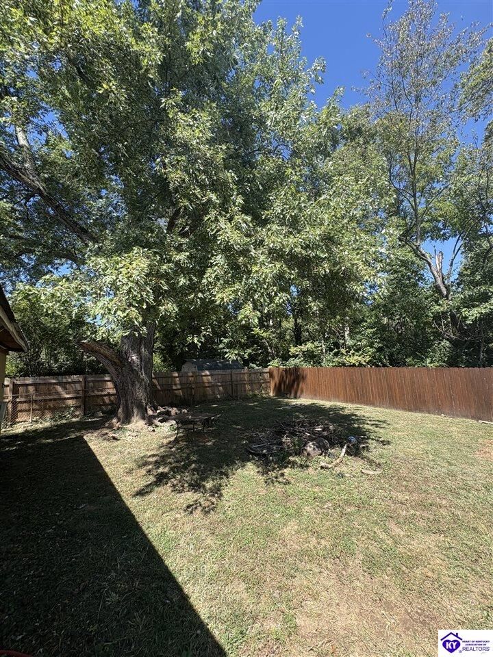 Property Photo:  5411 Alicante Lane  KY 40272 