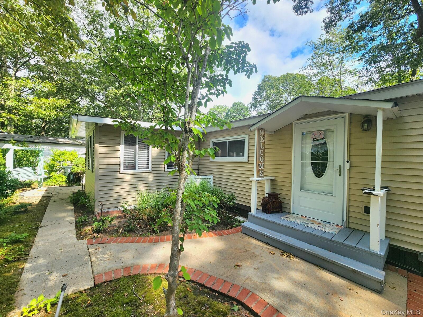 Property Photo:  525 Riverleigh Avenue 67  NY 11901 