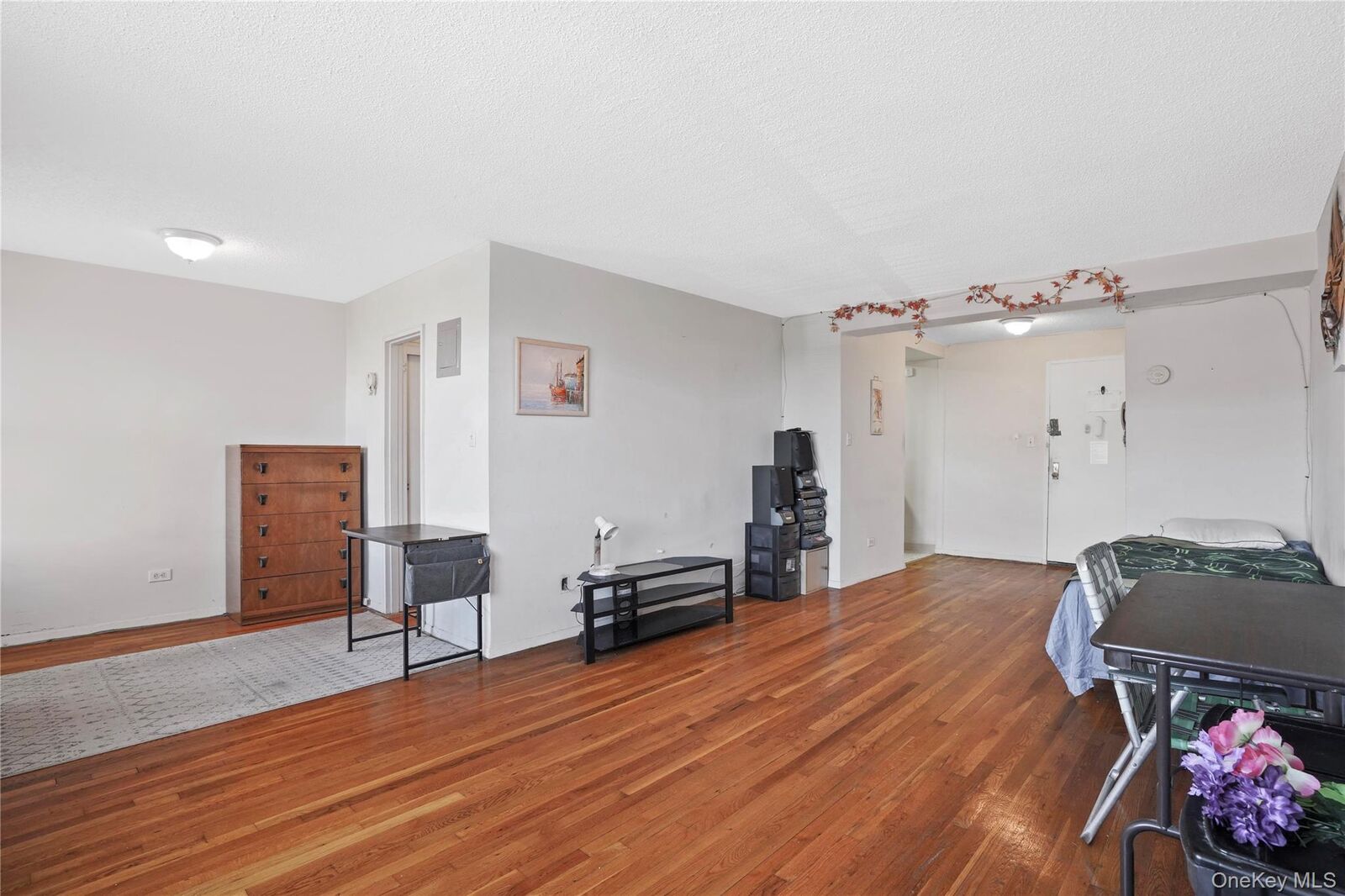 Property Photo: 84-20 153rd Avenue 5H NY 11414