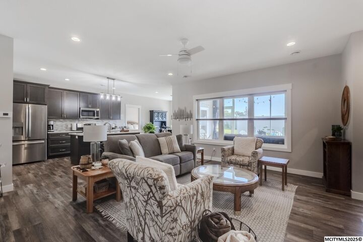 Property Photo:  1400 Blake Dr  IA 50428 