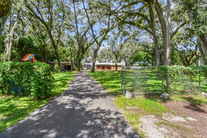 Property Photo:  2818 Viola Lane  FL 33594 