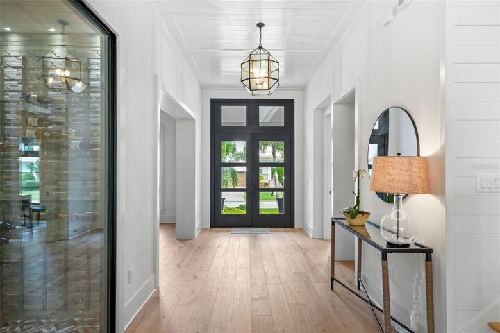 Property Photo: 555 Suwanee Circle FL 33606