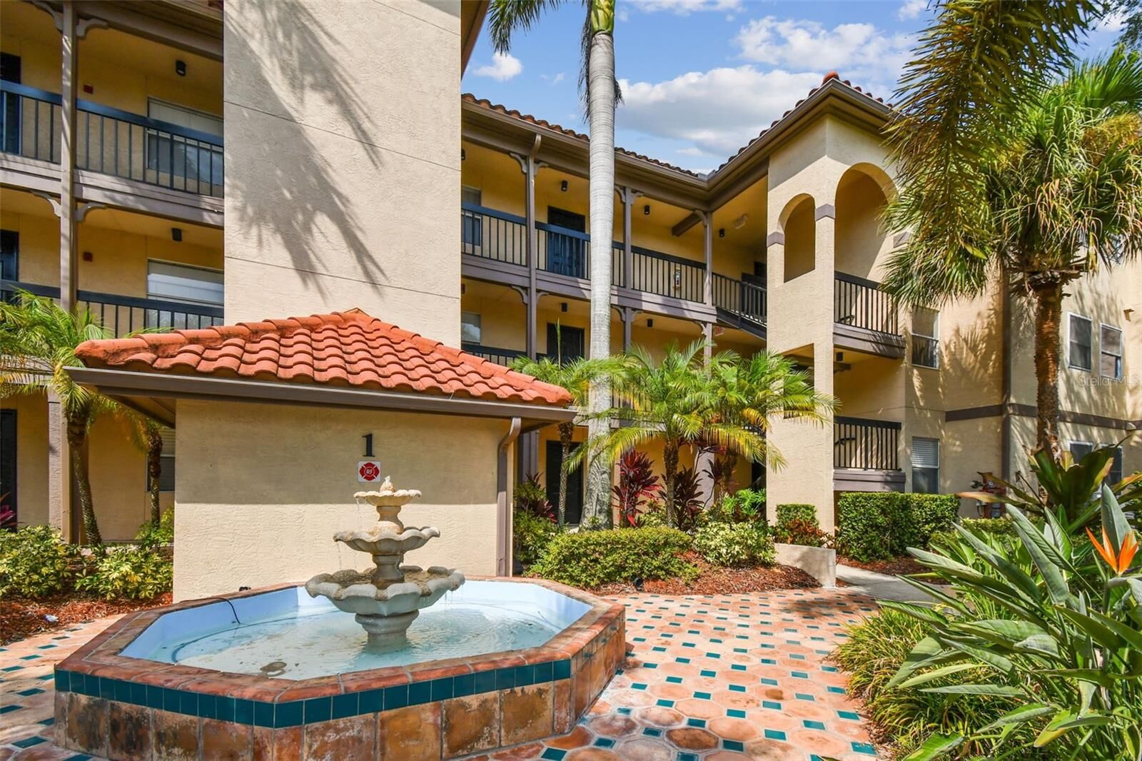 Property Photo:  2400 Feather Sound Drive 126  FL 33762 