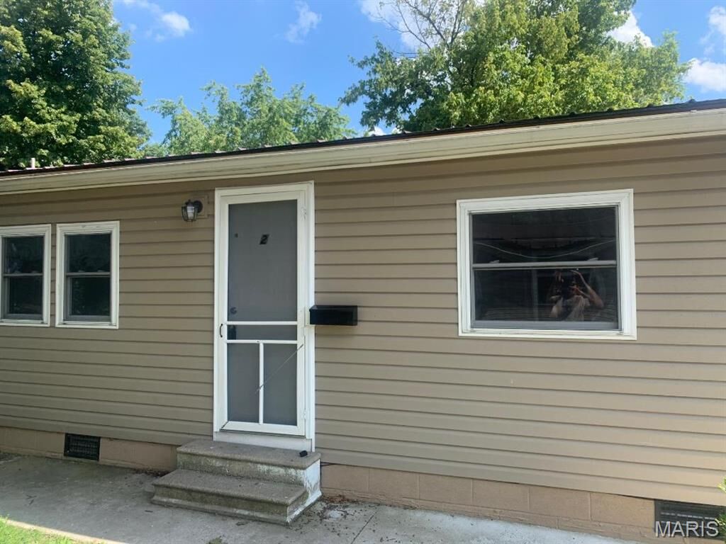Property Photo:  434 East Drive  IL 62257 