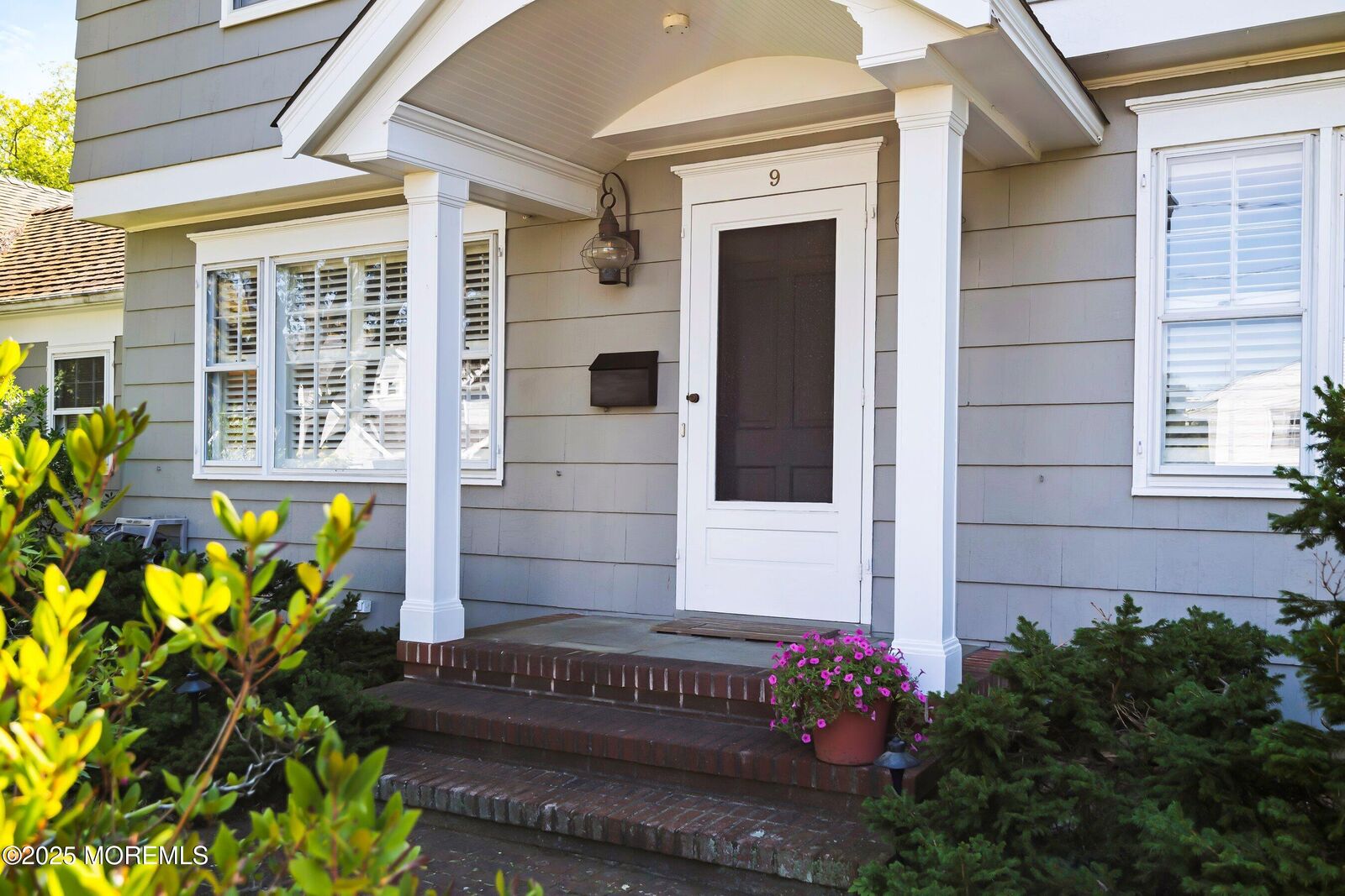 Property Photo:  9 Dogwood Lane  NJ 07704 