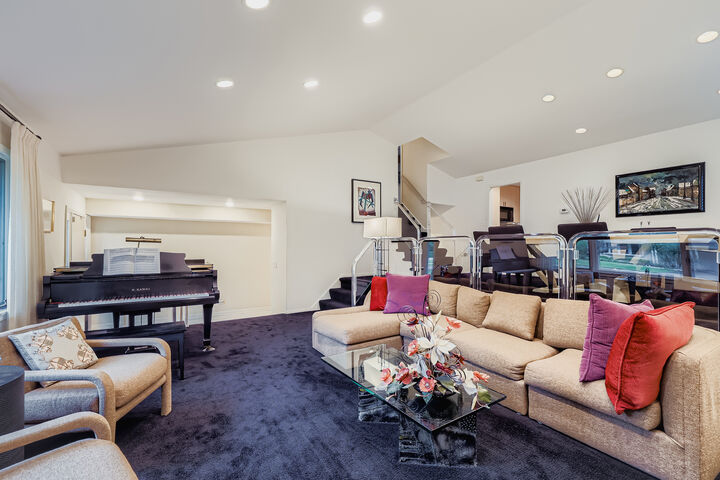 Property Photo:  95 Greenbriar E Drive  IL 60015 