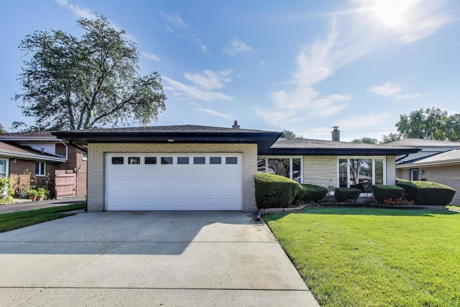 Property Photo:  2025 Plainfield Drive  IL 60018