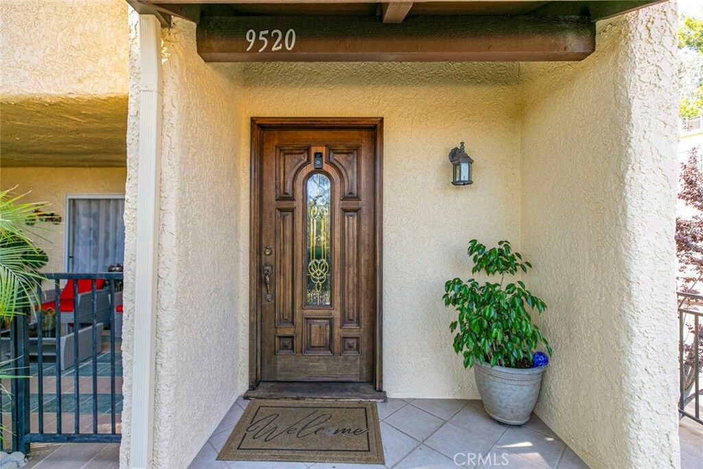 Property Photo: 9520 Via Tivoli CA 91504