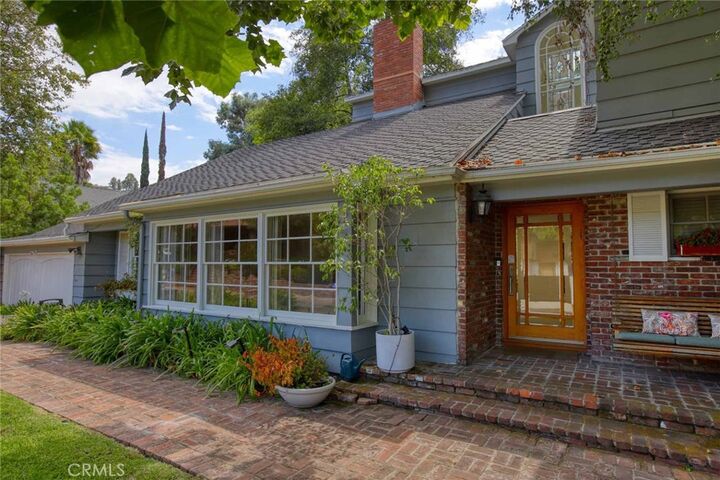 Property Photo: 3847 Royal Woods Drive CA 91403