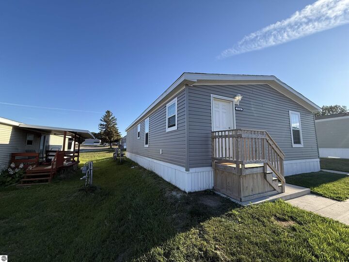 1114 Peachtree Court  Mt Pleasant MI 48858 photo