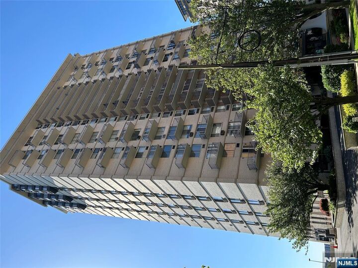 Property Photo:  160 Overlook Avenue 2C  NJ 07601 