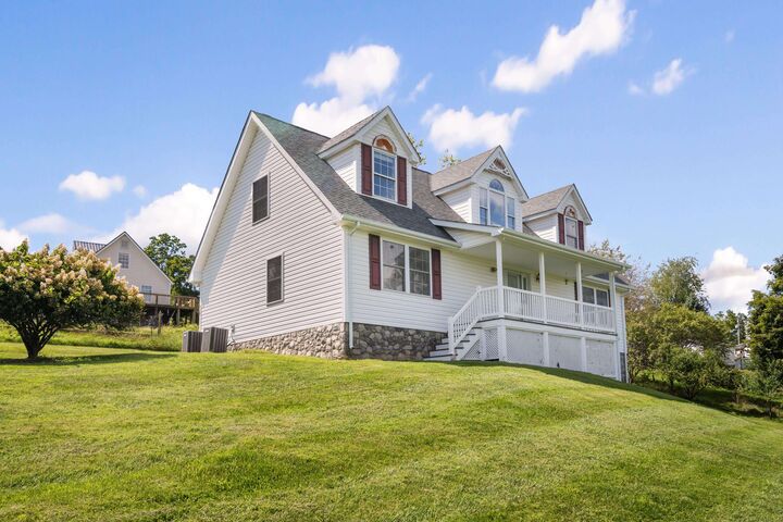 Property Photo: 1430 Harding Road VA 24060