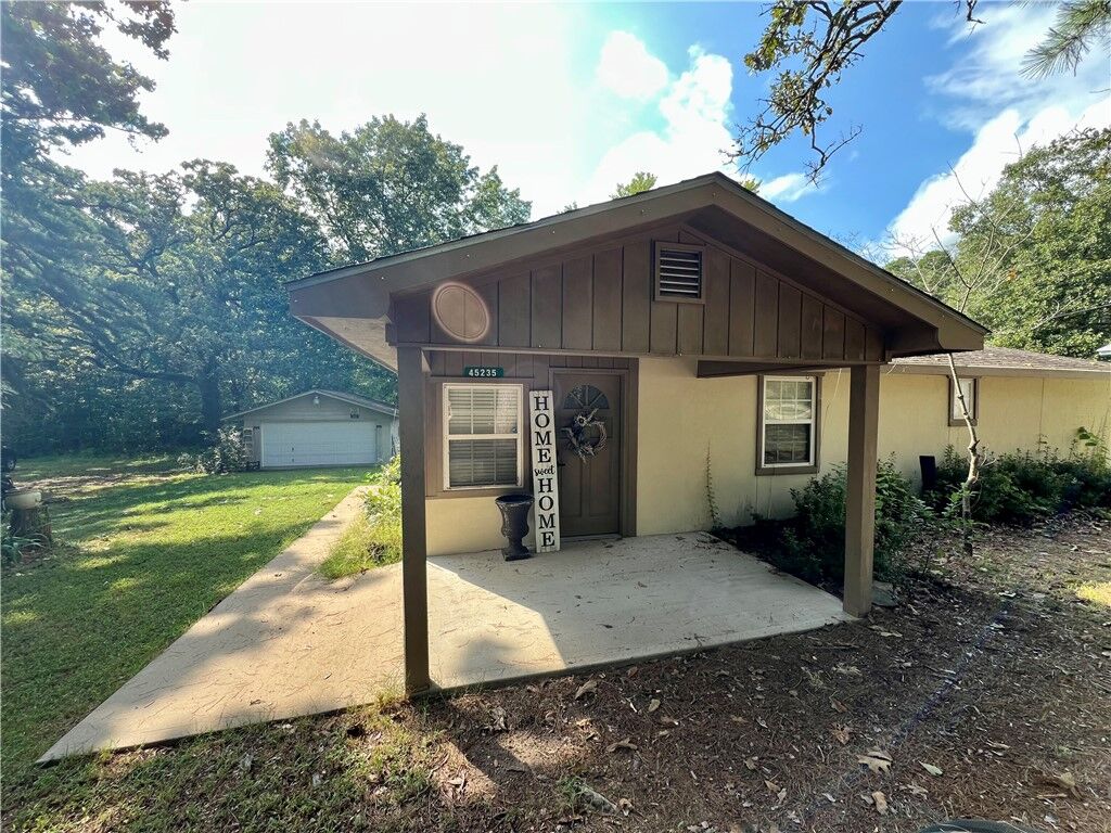 Property Photo:  45235 County Road 570  OK 74346 