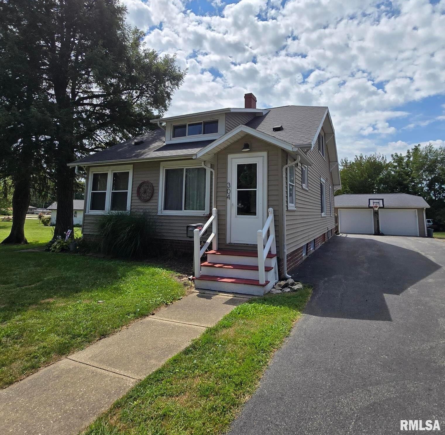 Property Photo:  304 Galesburg Road  IL 61448 