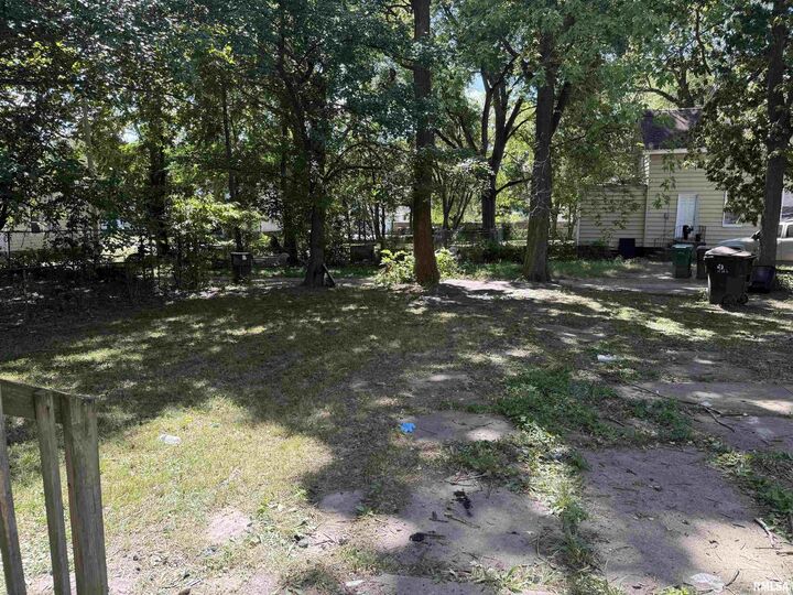 Property Photo: 704 E Lasalle Street IL 61603