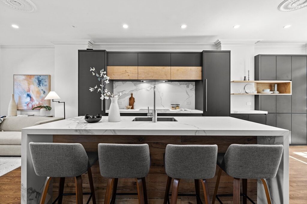 Property Photo:  6 Dartmouth Place  MA 02116 