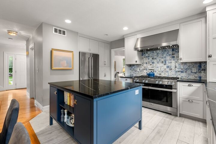 Property Photo:  5 Upham Way 5  MA 02493 