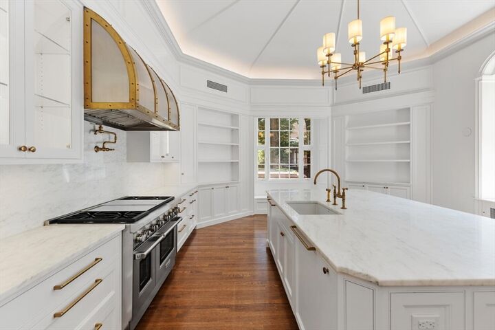 Property Photo:  20 Chestnut Street 1  MA 02108 